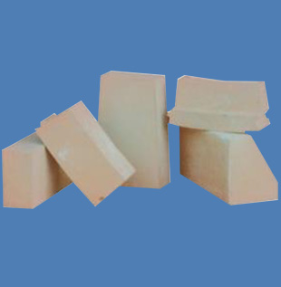 High-strength clay bonded insulating firebricks